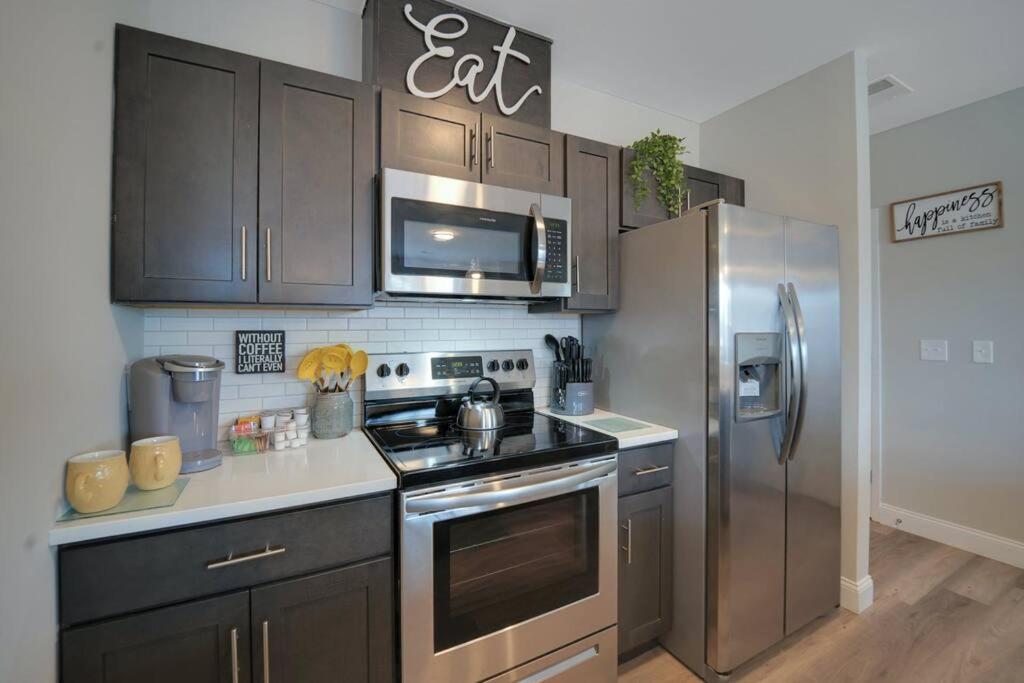 Beautiful 2Br Apt/Ewr Airport/King /Free Parking Newark Ngoại thất bức ảnh