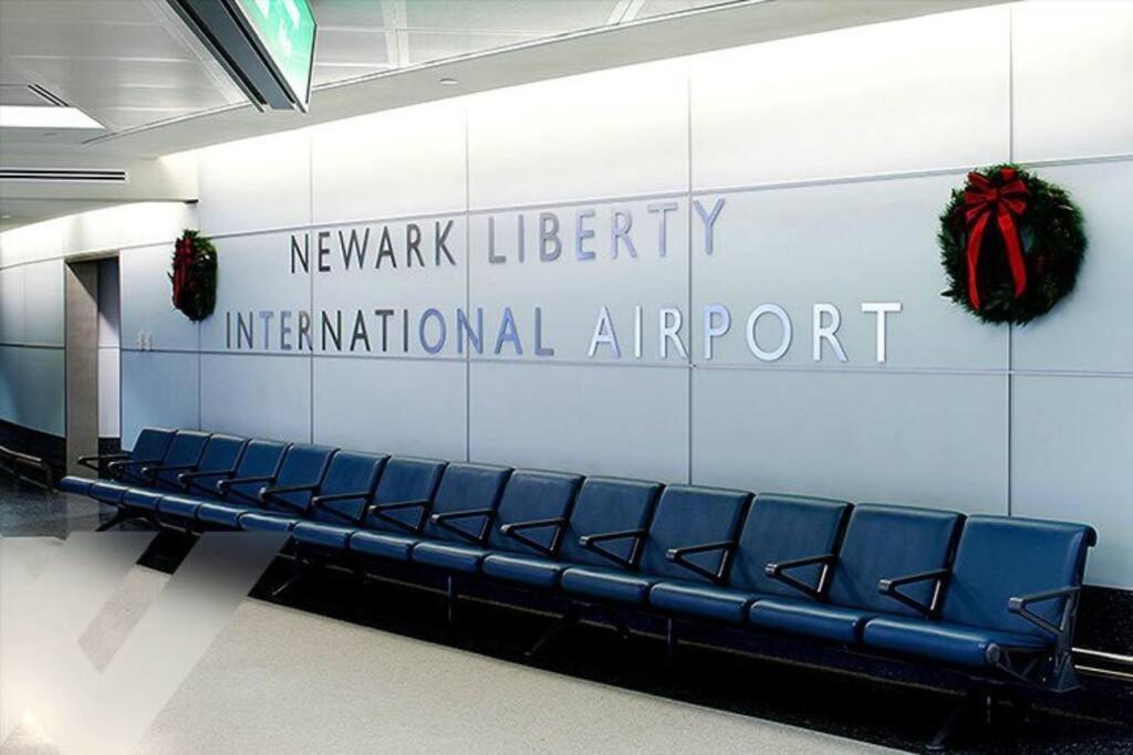 Beautiful 2Br Apt/Ewr Airport/King /Free Parking Newark Ngoại thất bức ảnh