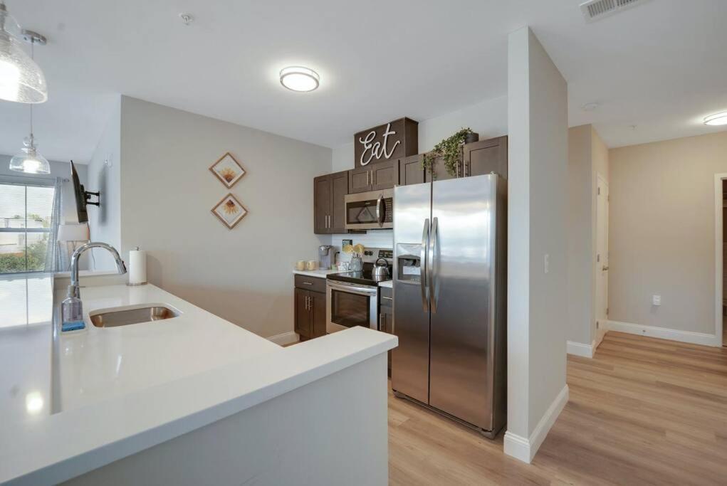 Beautiful 2Br Apt/Ewr Airport/King /Free Parking Newark Ngoại thất bức ảnh