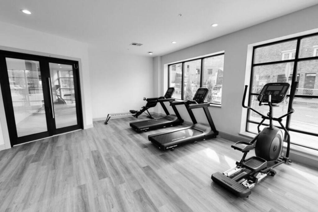 Beautiful 2Br Apt/Ewr Airport/King /Free Parking Newark Ngoại thất bức ảnh
