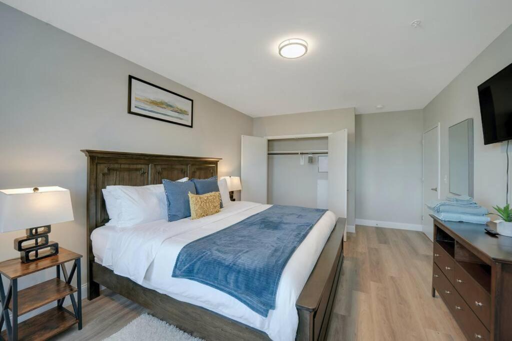 Beautiful 2Br Apt/Ewr Airport/King /Free Parking Newark Ngoại thất bức ảnh