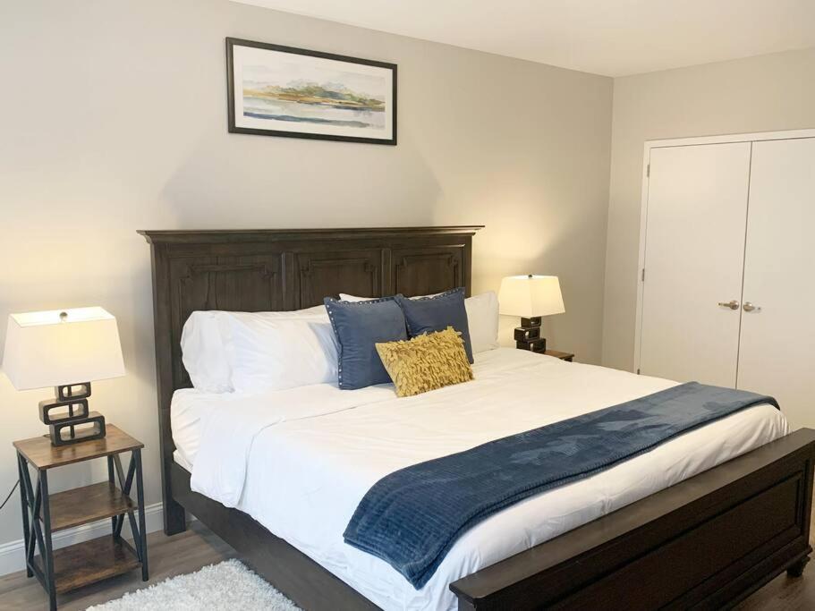 Beautiful 2Br Apt/Ewr Airport/King /Free Parking Newark Ngoại thất bức ảnh
