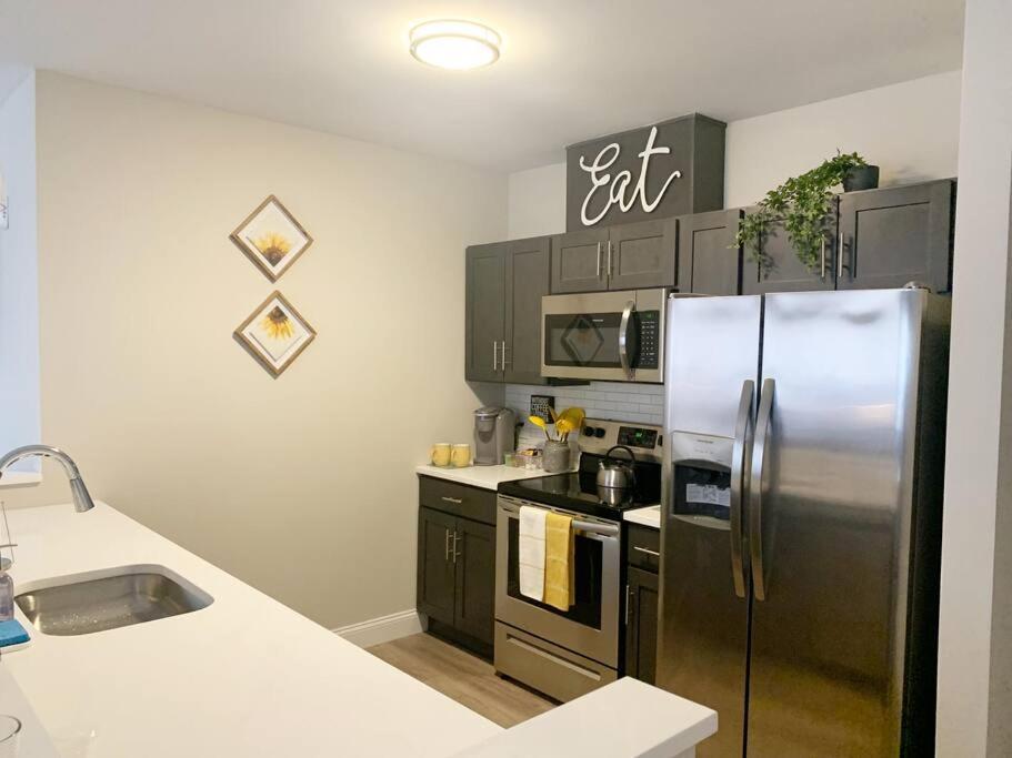 Beautiful 2Br Apt/Ewr Airport/King /Free Parking Newark Ngoại thất bức ảnh
